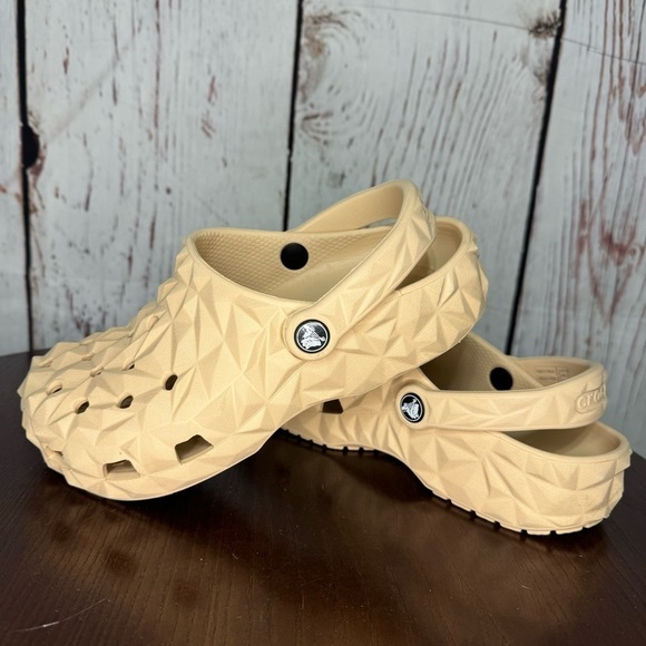 CROCS GEOMETRIC CLOG SHIITAKE nude/flesh color unisex style women’s size 7 GUC - Picture 9 of 16